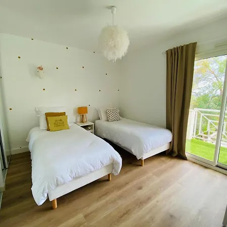 With A View Βίλα *