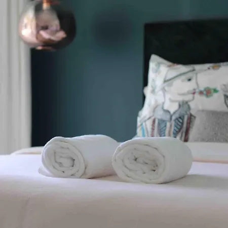 Βίλα With A View